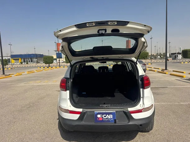 Car image 19