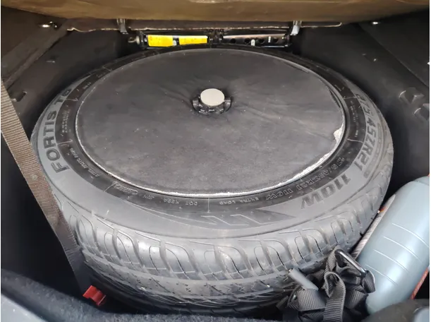 Car image 35