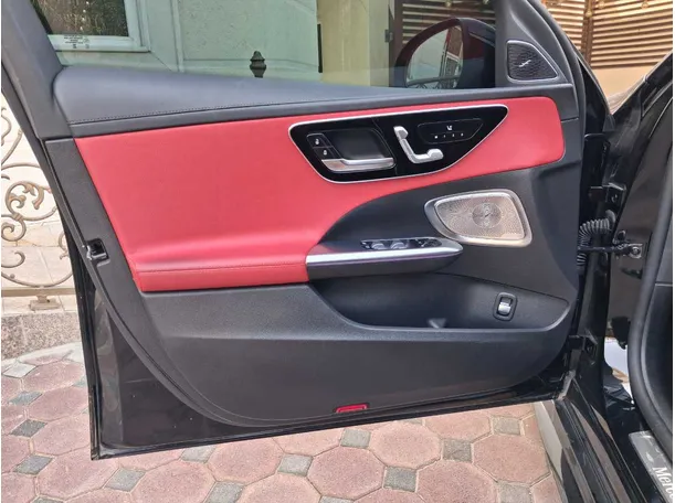 Car image 10