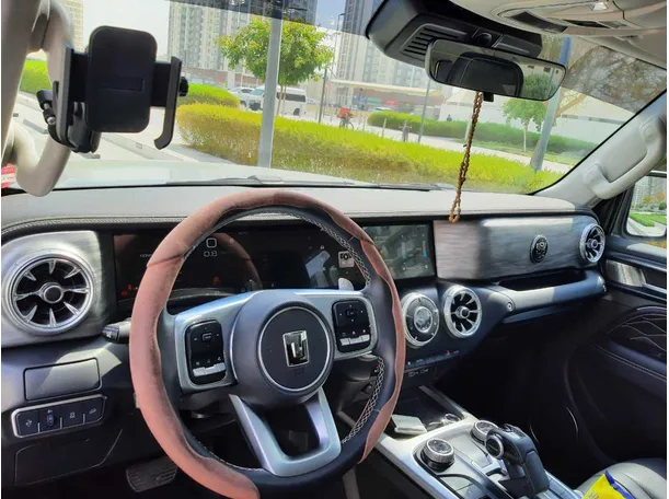 Car image 11