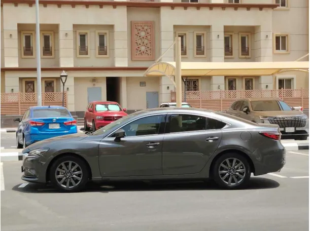 Car image 8