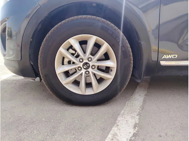 Car image 10
