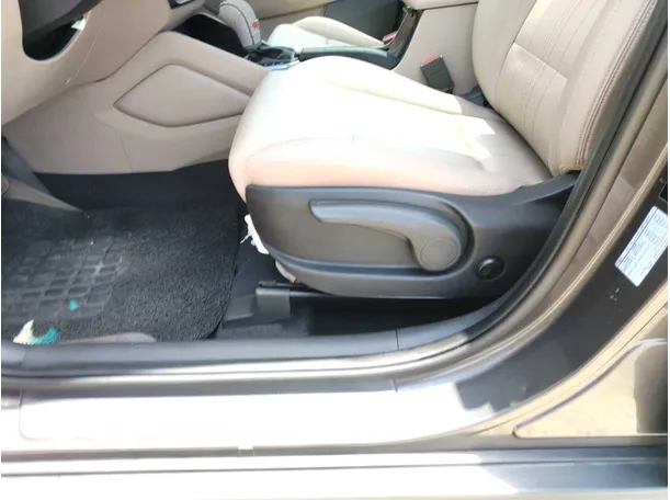 Car image 28