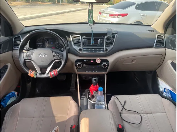 Car image 17
