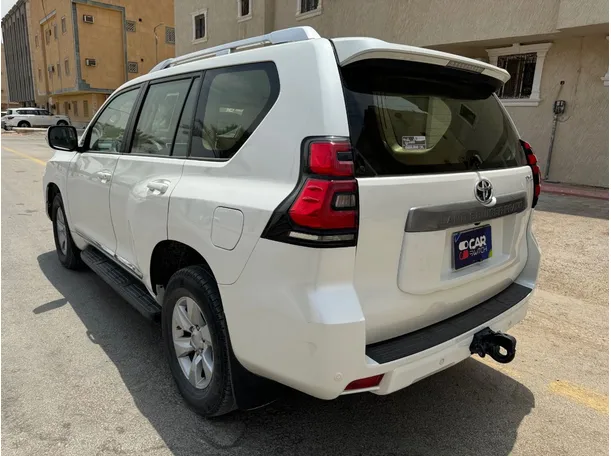 Car image 7