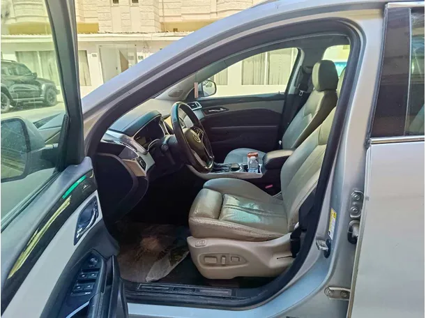 Car image 12