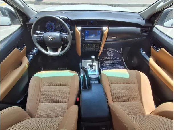 Car image 17