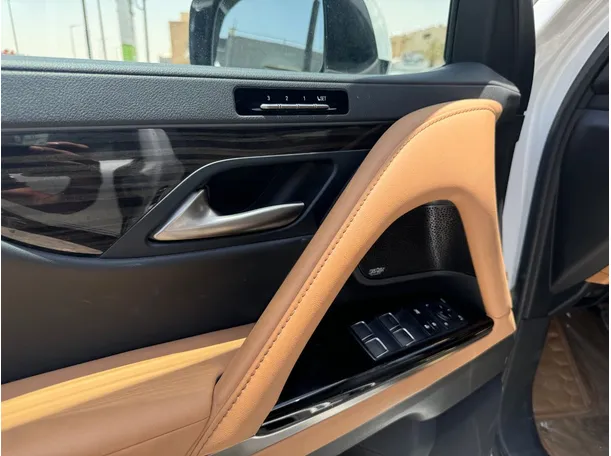 Car image 29