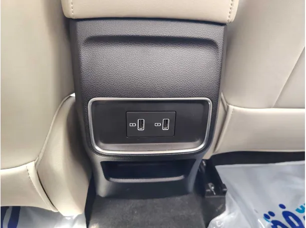Car image 25
