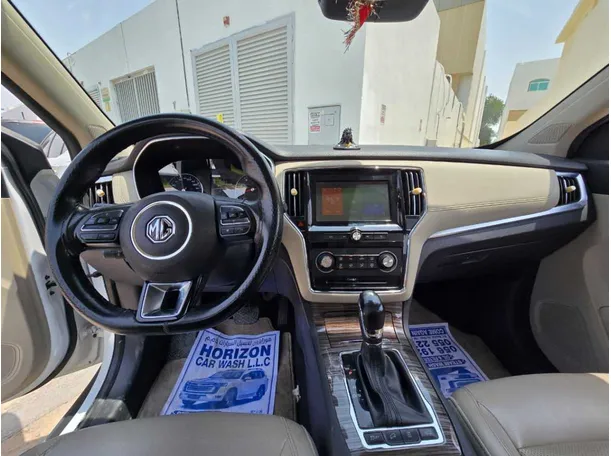 Car image 14