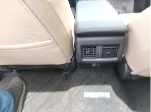 Car image 37