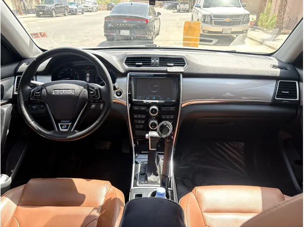 Car image 18