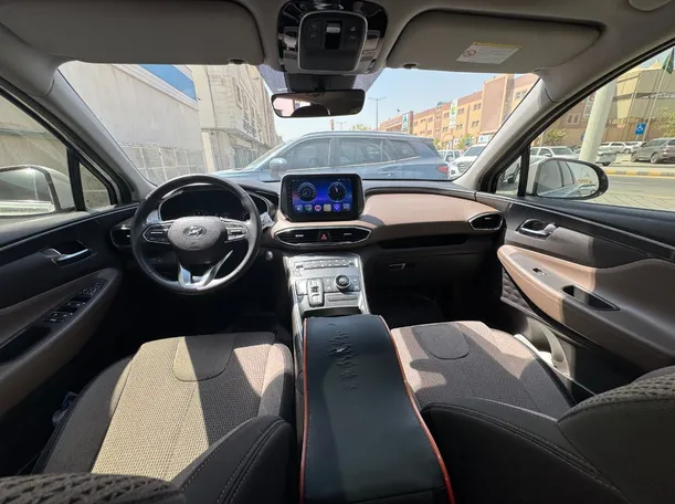 Car image 14