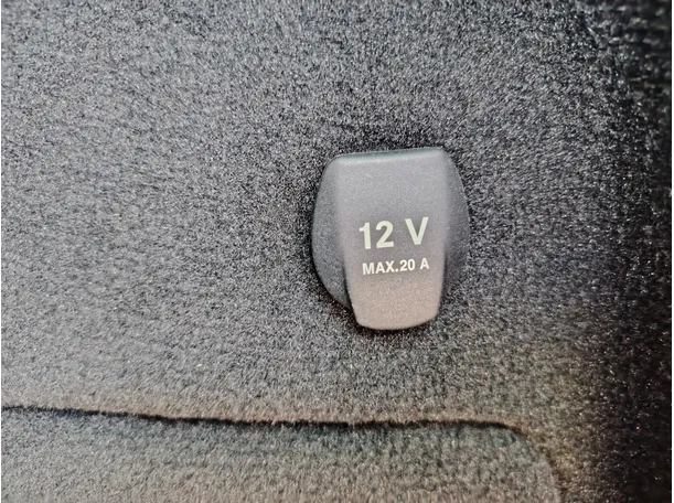 Car image 26