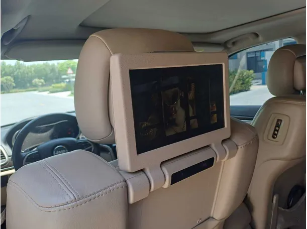 Car image 18