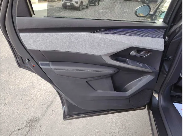 Car image 37
