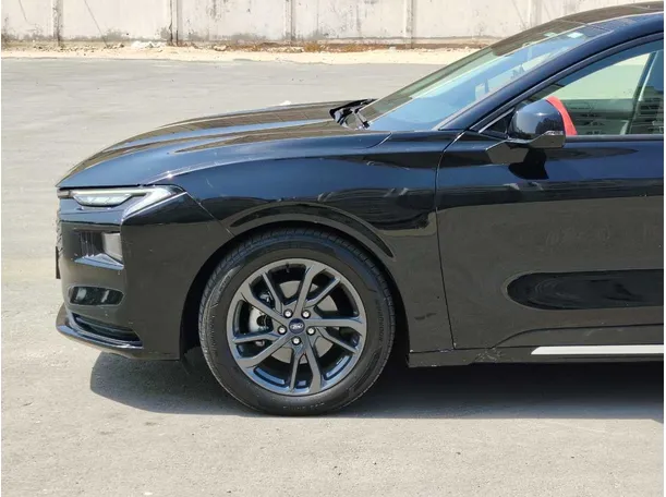 Car image 9