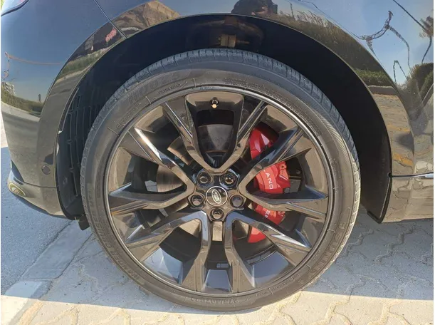 Car image 9