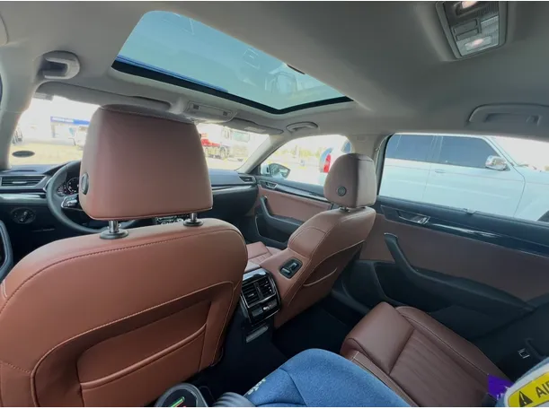 Car image 8