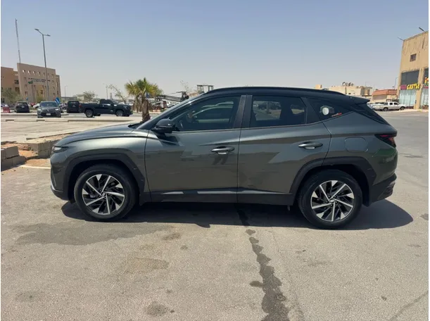 Car image 8