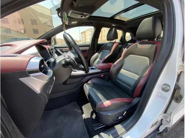 Car image 10