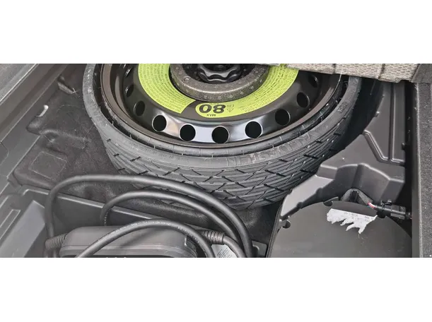 Car image 34