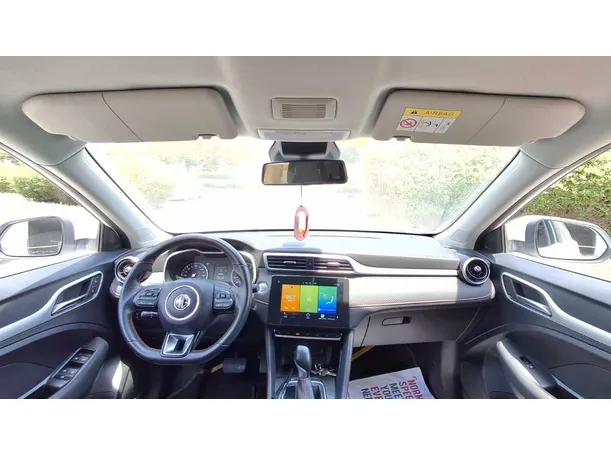 Car image 14