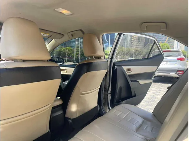 Car image 19