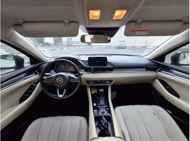 Car image 17
