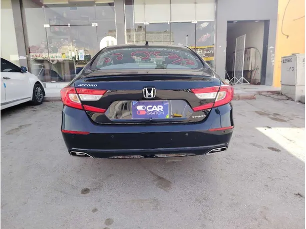 Car image 6