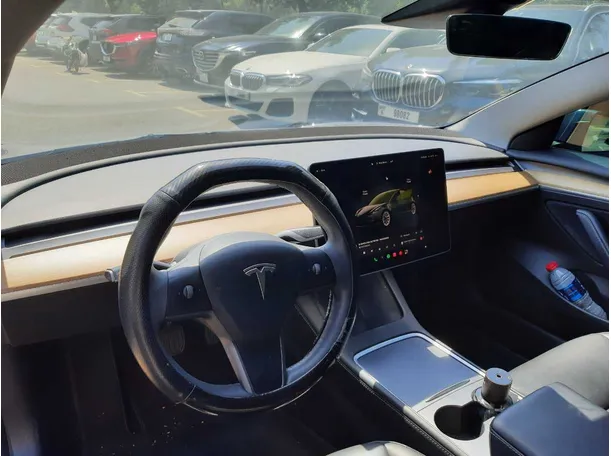 Car image 11