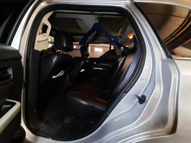 Car image 13