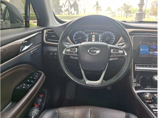 Car image 17