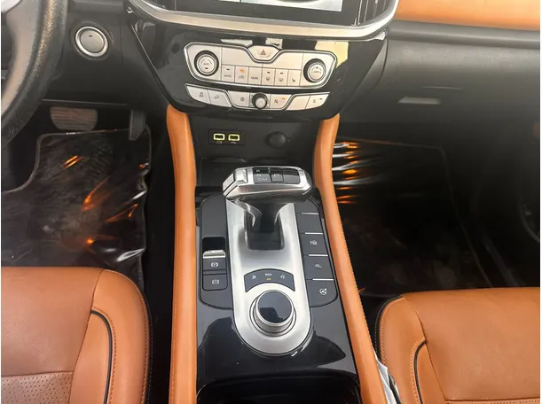 Car image 17