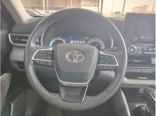 Car image 26