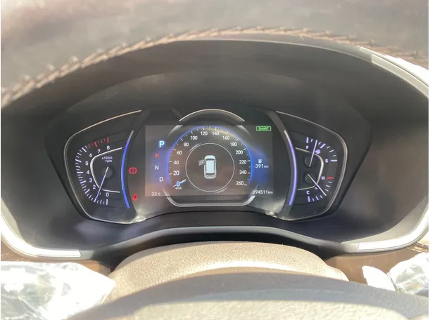 Car image 18