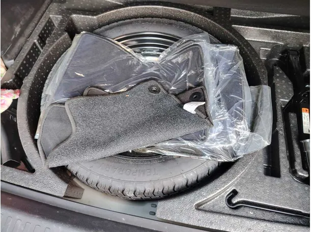 Car image 40