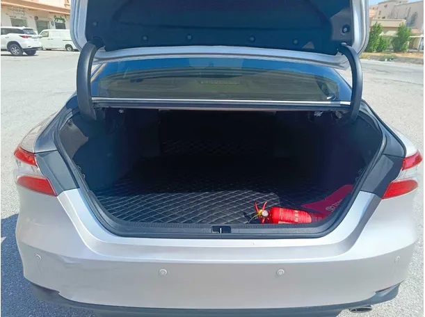 Car image 25