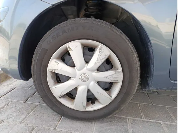 Car image 9