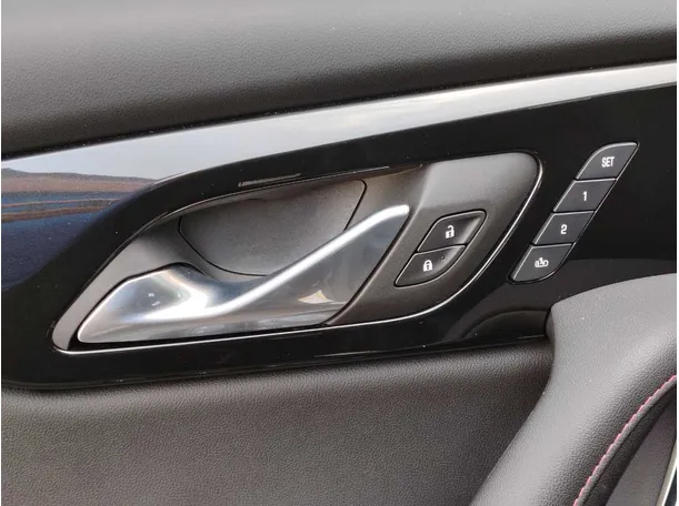 Car image 34