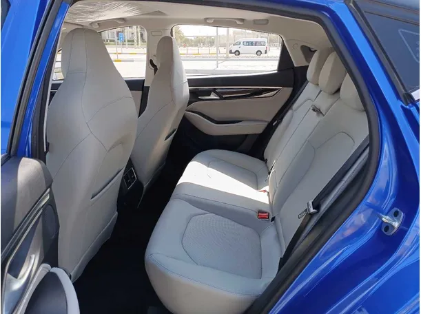 Car image 13