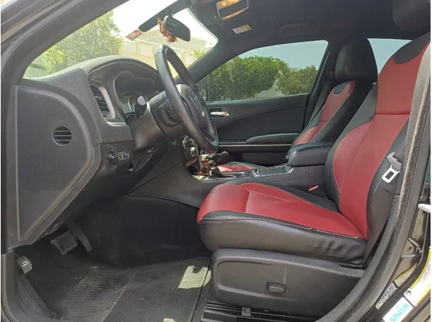 Car image 12