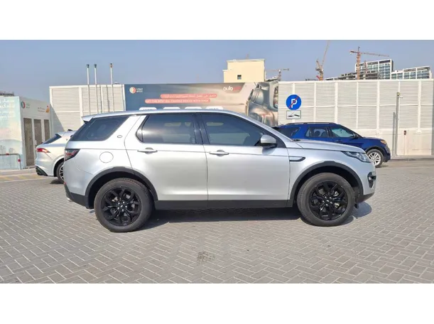 Car image 4