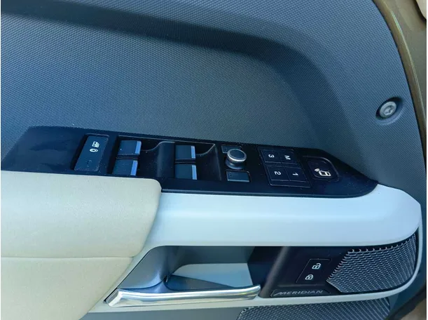 Car image 32