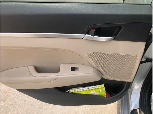 Car image 19