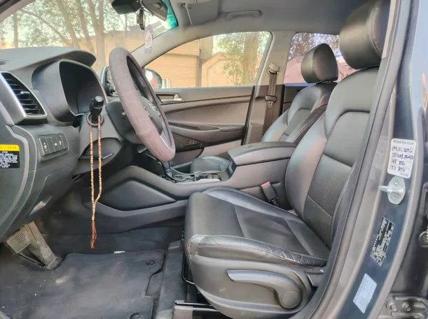 Car image 15