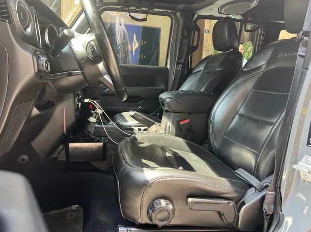 Car image 12
