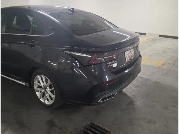 Car image 4