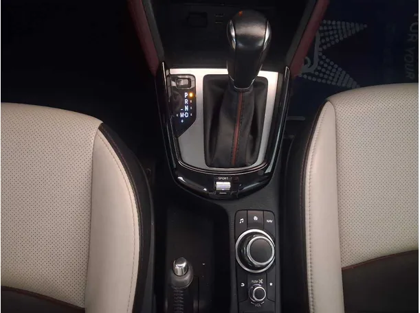 Car image 16