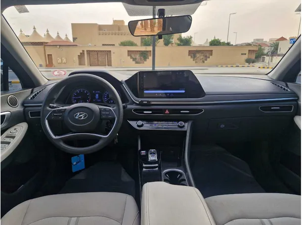 Car image 16